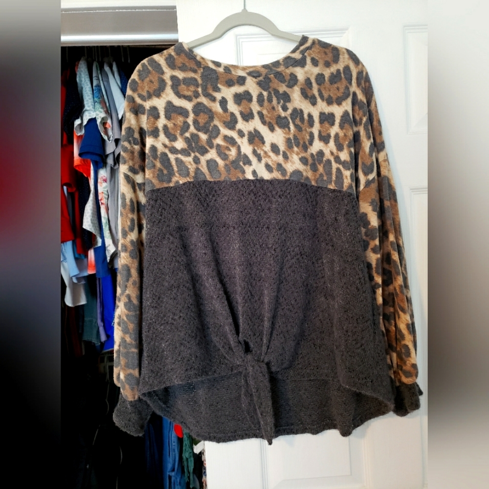 Front tie top